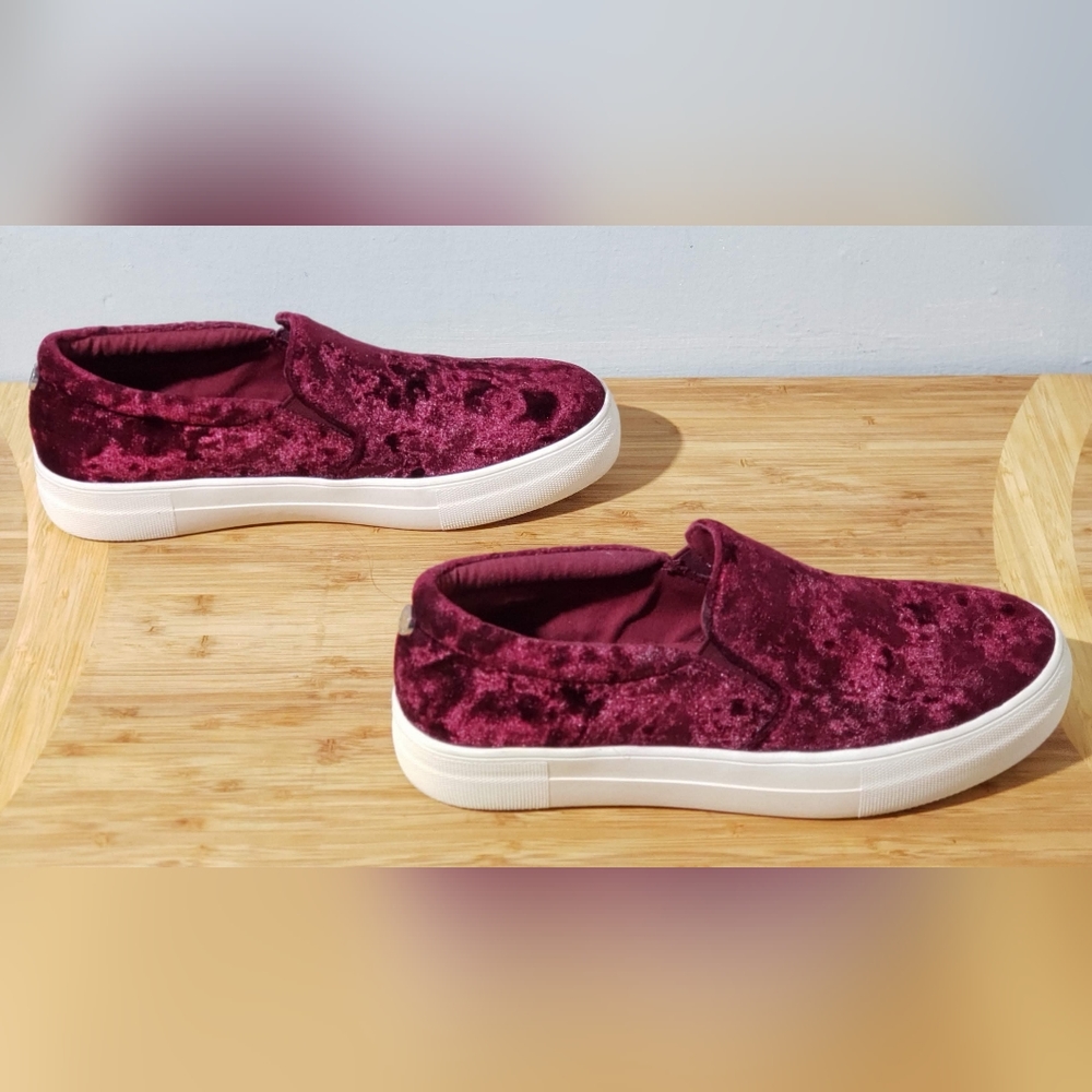 STEVE MADDEN GEMA  Red Crushed Velvet Slip On Loafer Women Size 8
